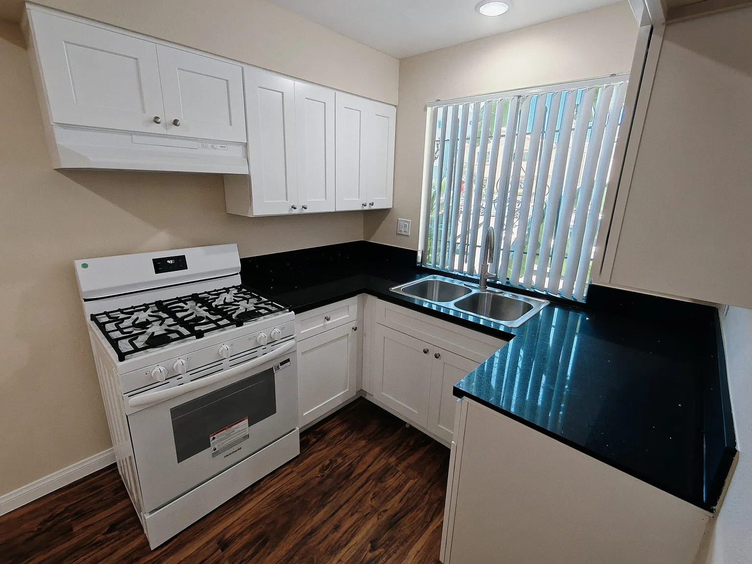 4 bed, 1300 sqft, $3,400 — Photo 3