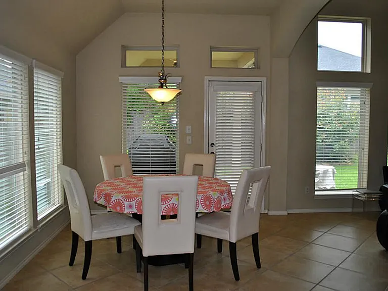 1403 Laura Hills Ln — Photo 5