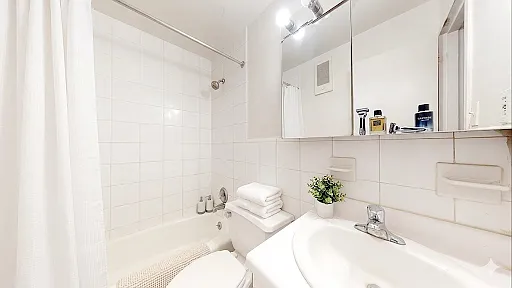 220 E 25th St #2A — Photo 5