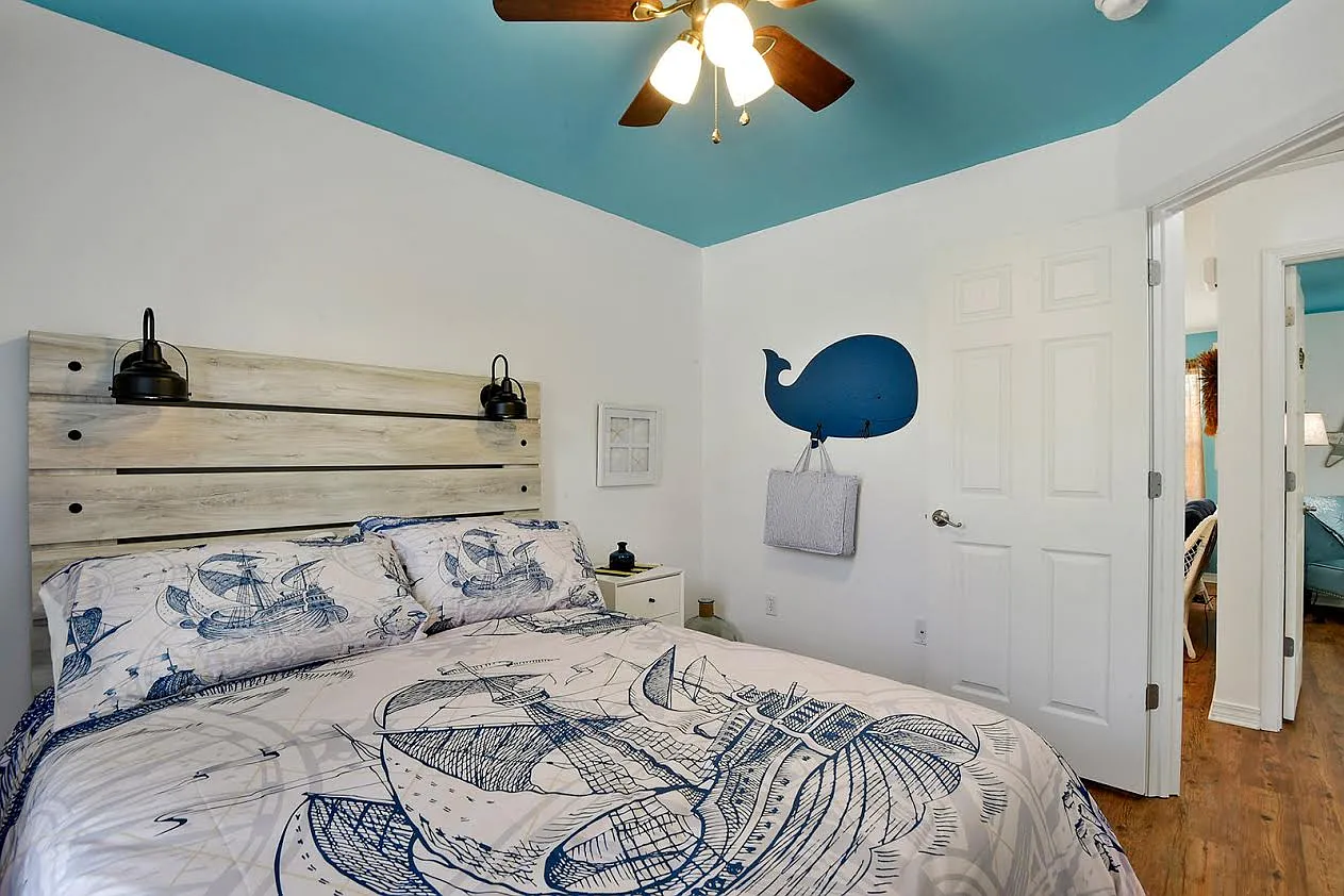 3 bed, 1052 sqft, $1,999 — Photo 3