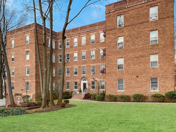 250 Broad Ave APT 3B, Leonia, NJ 07605