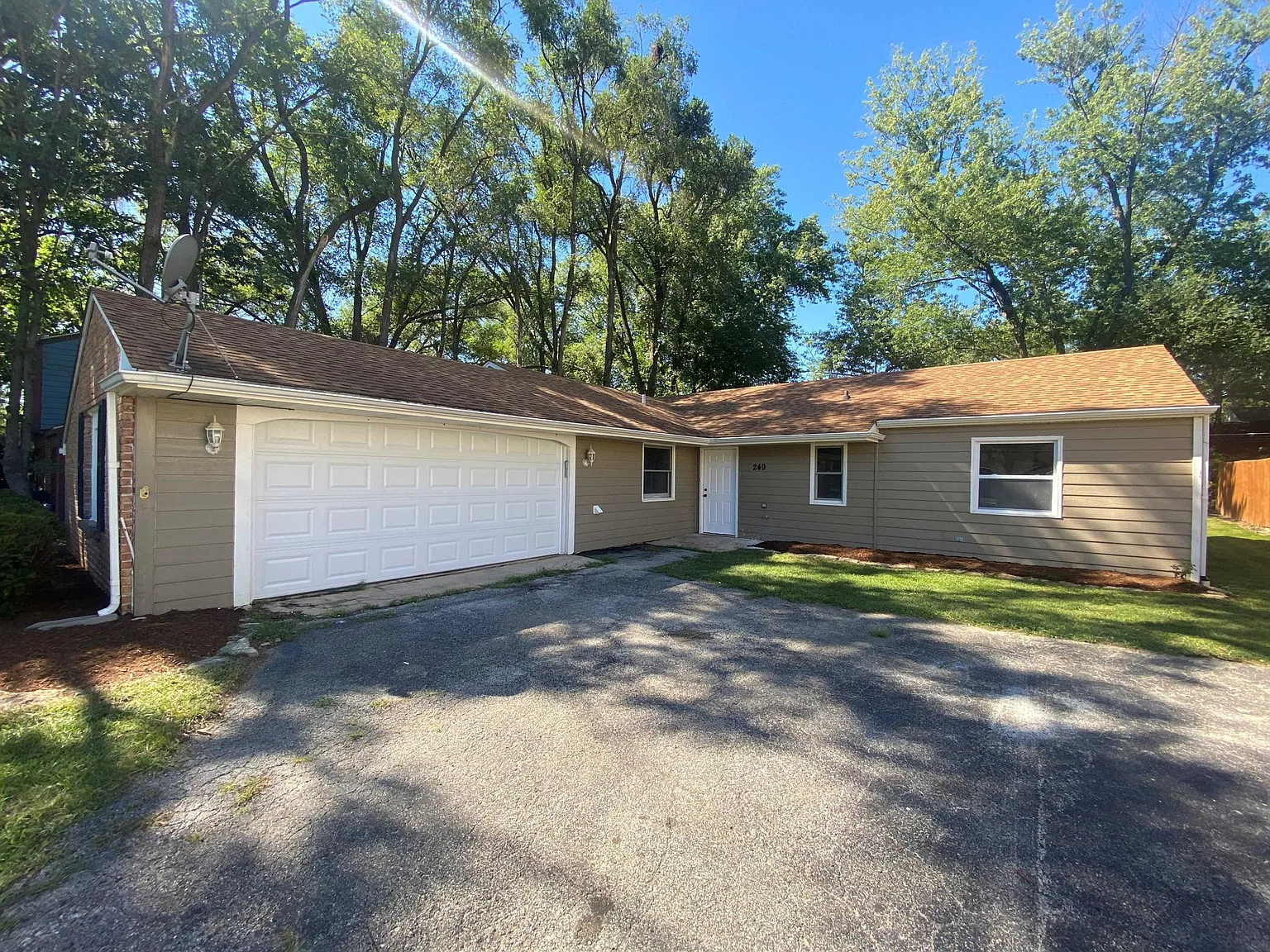 3 bed, 1372 sqft, $2,500 — Photo 1