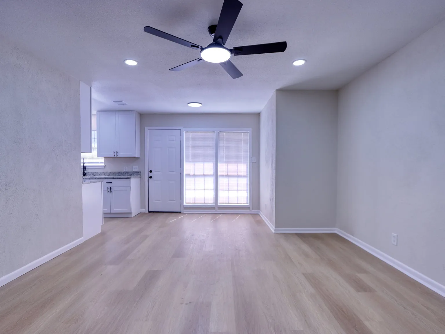 3 bed, 1196 sqft, $1,700 — Photo 3