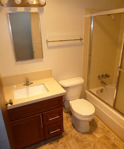 410 Bellevue — Photo 16
