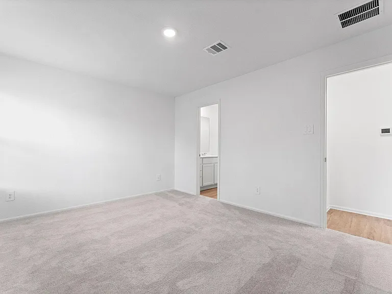 318 Harbor Bend Ct — Photo 32