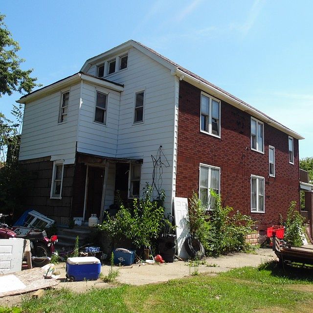 2nd image of 13915 Young St