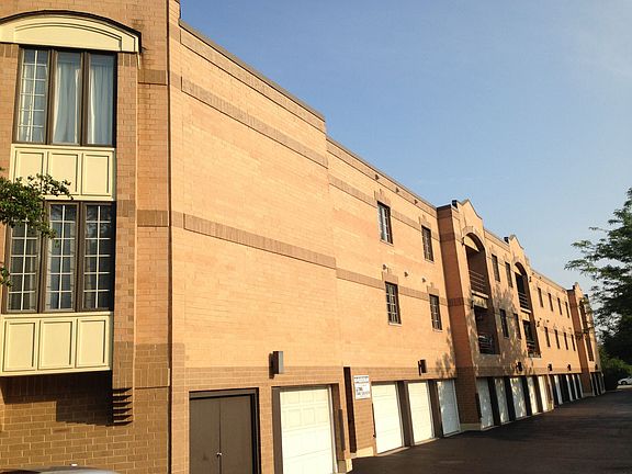 3rd image of 152 E Park Ave APT 207