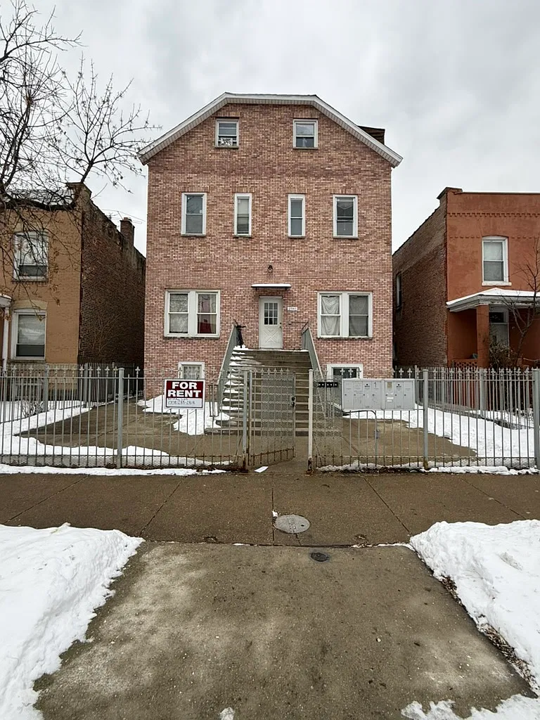 2 bed, 980 sqft, $1,700 — Photo 1
