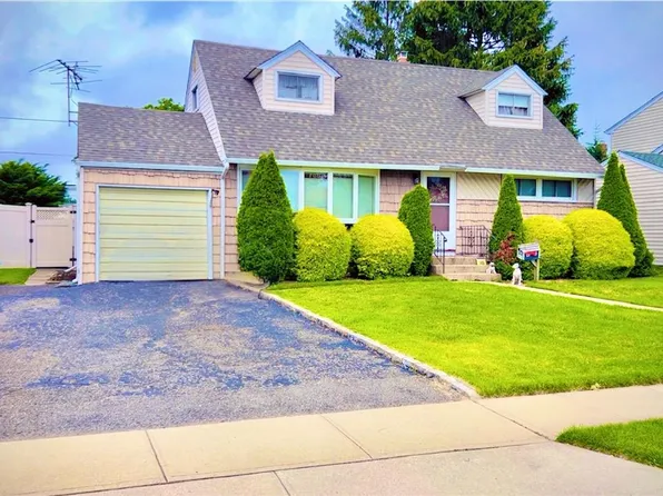 145 Dartmouth Drive, Hicksville, NY 11801