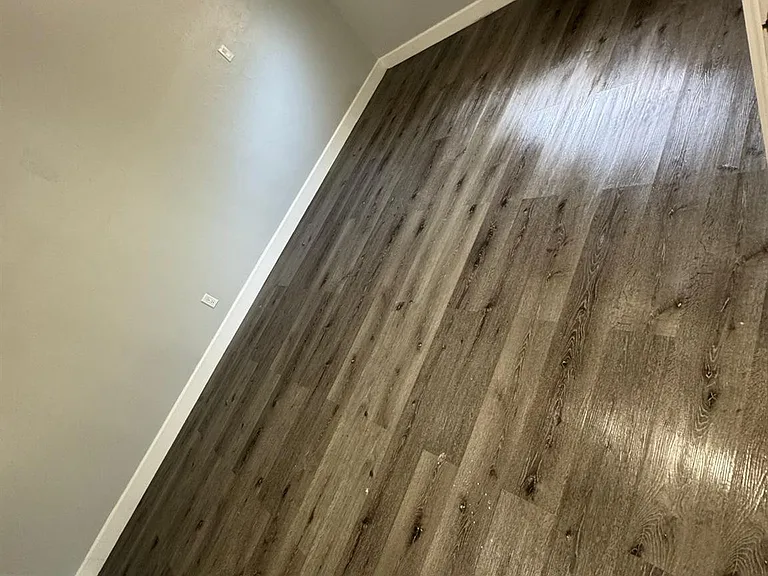 921 NE 22nd Dr — Photo 17