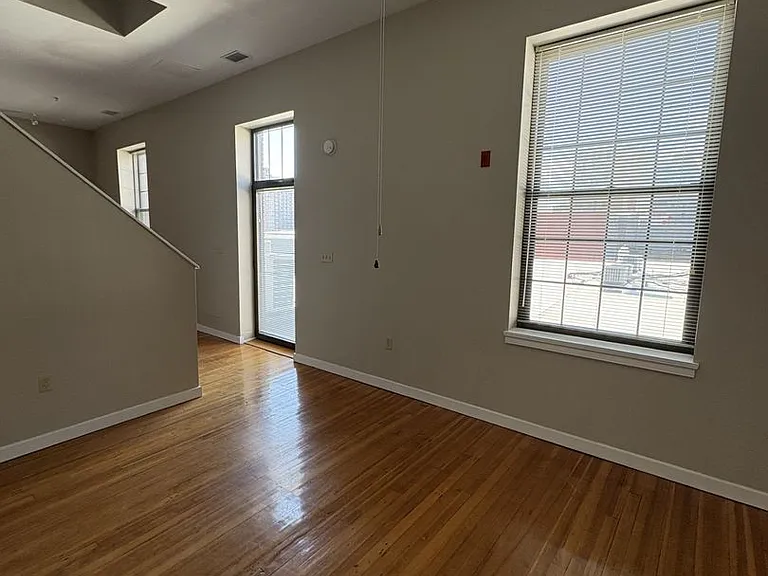 125 W. Saratoga St — Photo 24