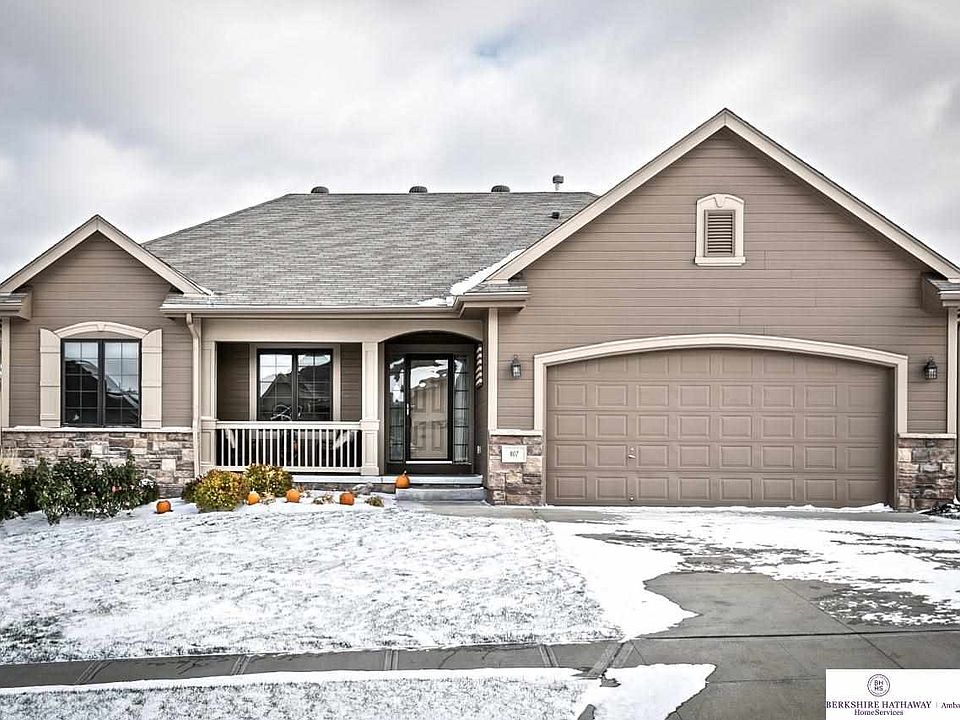 1st image of 807 S 189th St