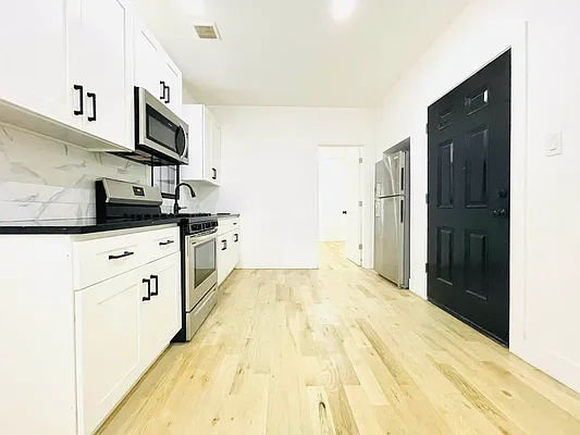 Rented by Blue Egg Realty Corp | media 10