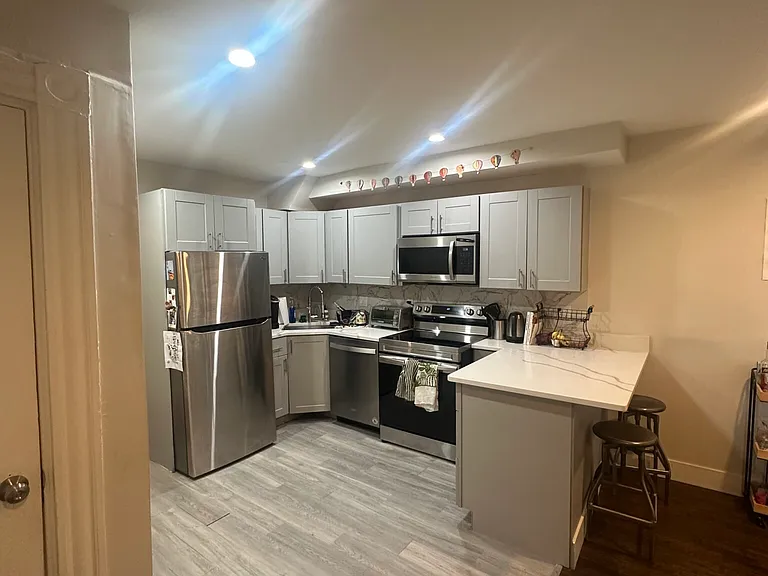 847 Beacon St #9 — Photo 2