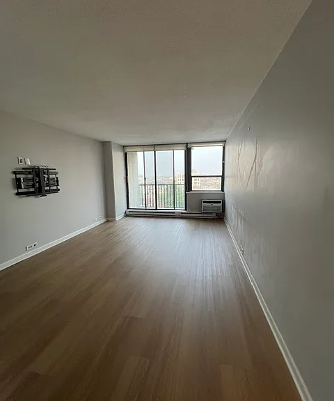 2740 N Pine Grove Ave #9 — Photo 5