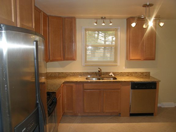 3rd image of 326 Iris Ln