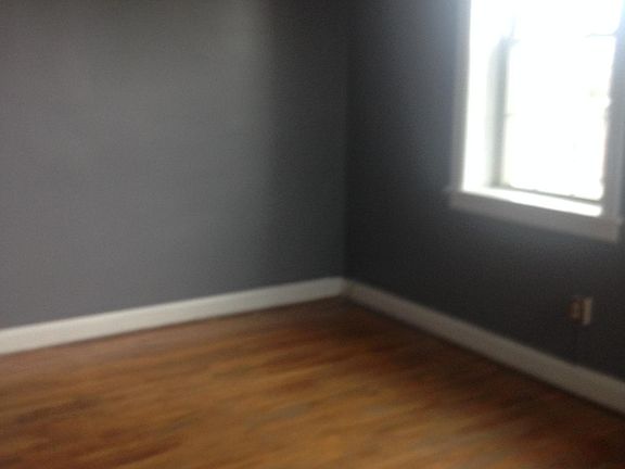 2nd image of 904 Hayes Ave #2