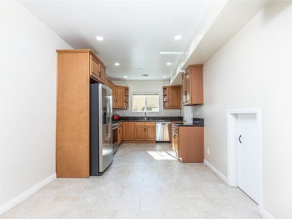 5th image of 8528 N Vanalden Ave
