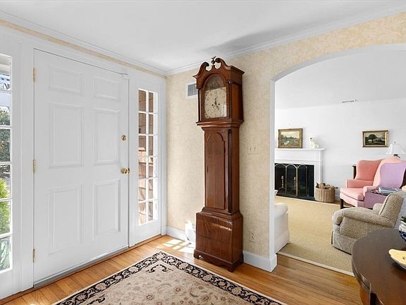 5th image of 345 Forest Ave