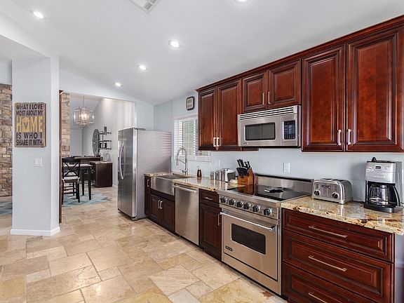 4th image of 1219 W Sand Dune Dr