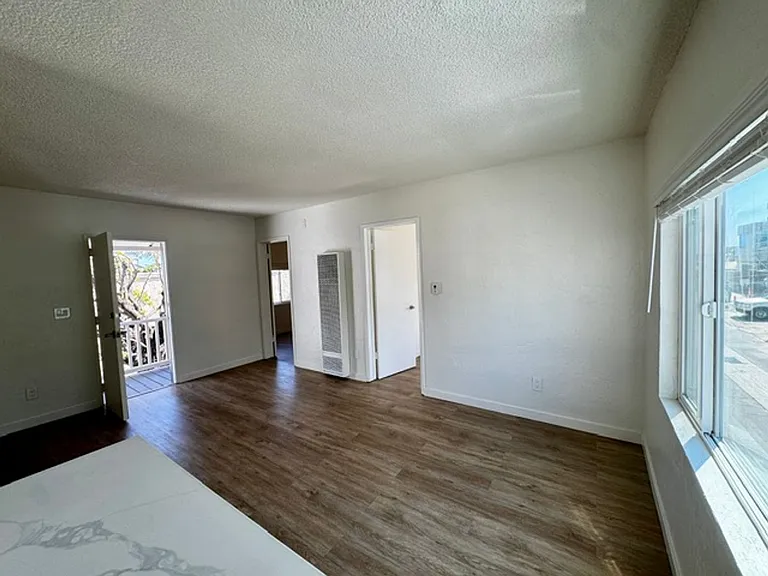 1090 Bangor Ln — Photo 8