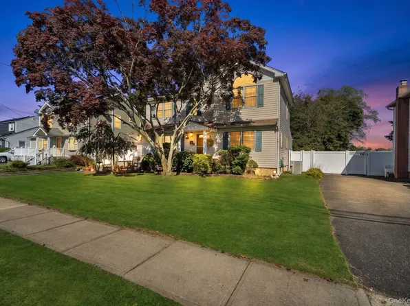 33 Mohawk Drive, North Babylon, NY 11703