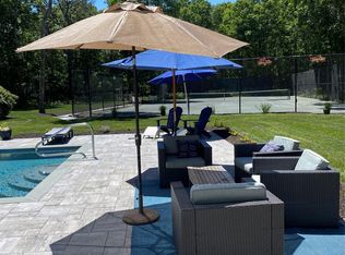 27 Deer Path, Quogue, NY 11959