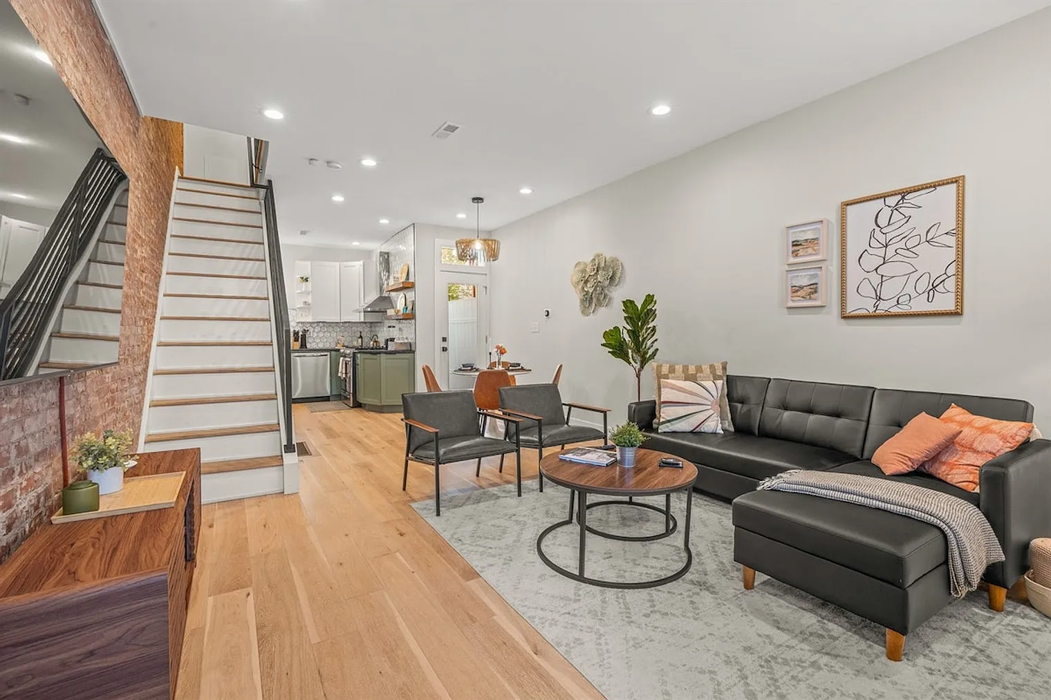 2 bed, 1.5 bath, $6,917 — Photo 2