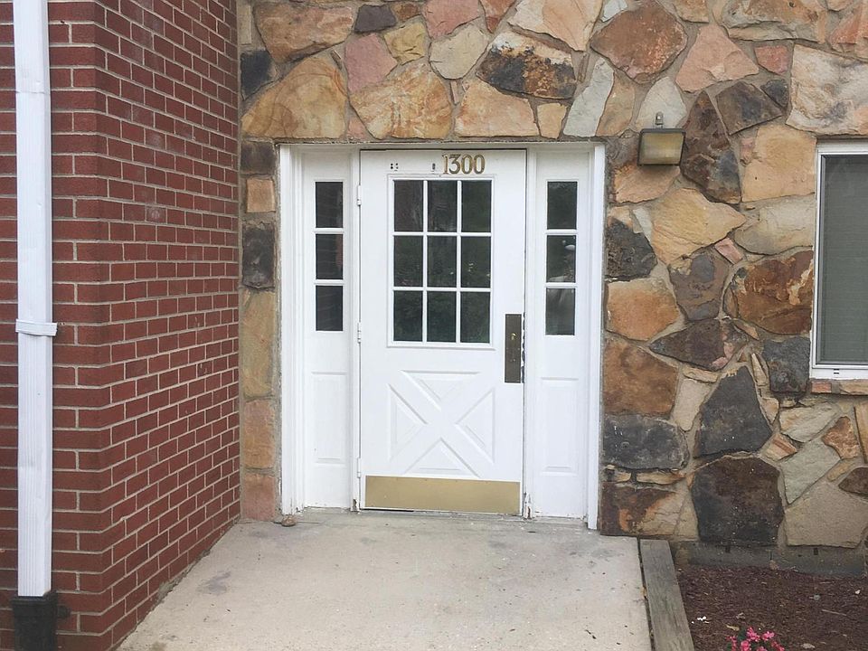 1st image of 1290 Rockland Ave APT 2H