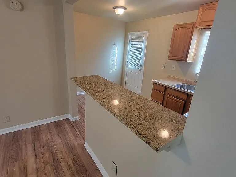 1748 N Erie Ave — Photo 3