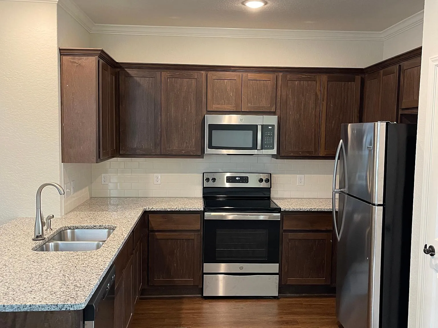 10320 Lynwood Crk — Photo 2