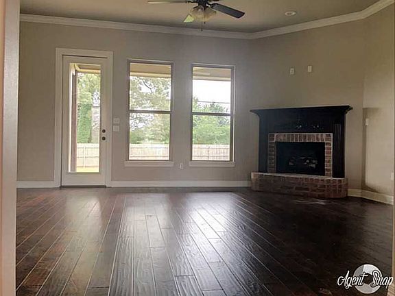 5th image of 1006 Green Wood Cir