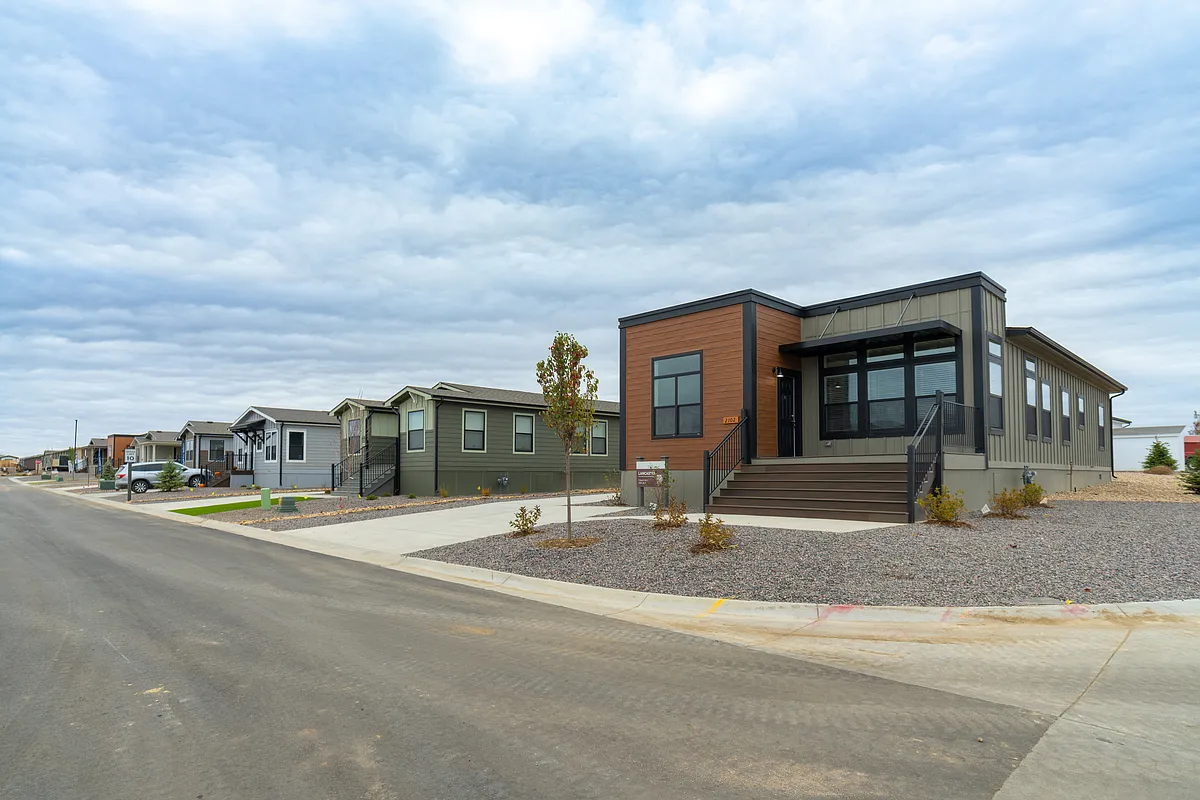 Building Photo - Willow Crossing
