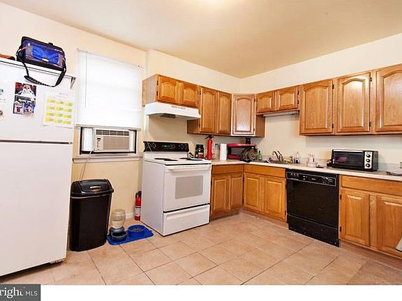 5th image of 606 Clifton Ave