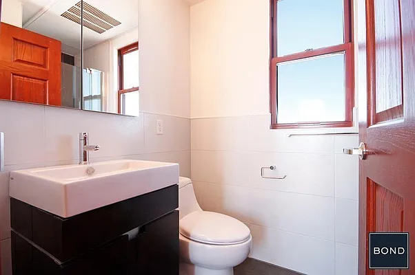 Rented by Bond New York | media 15