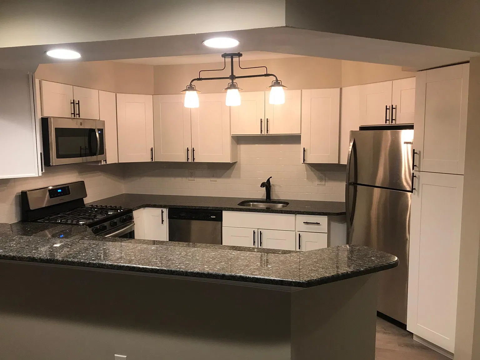 2 bed, 1299 sqft, $2,250 — Photo 4