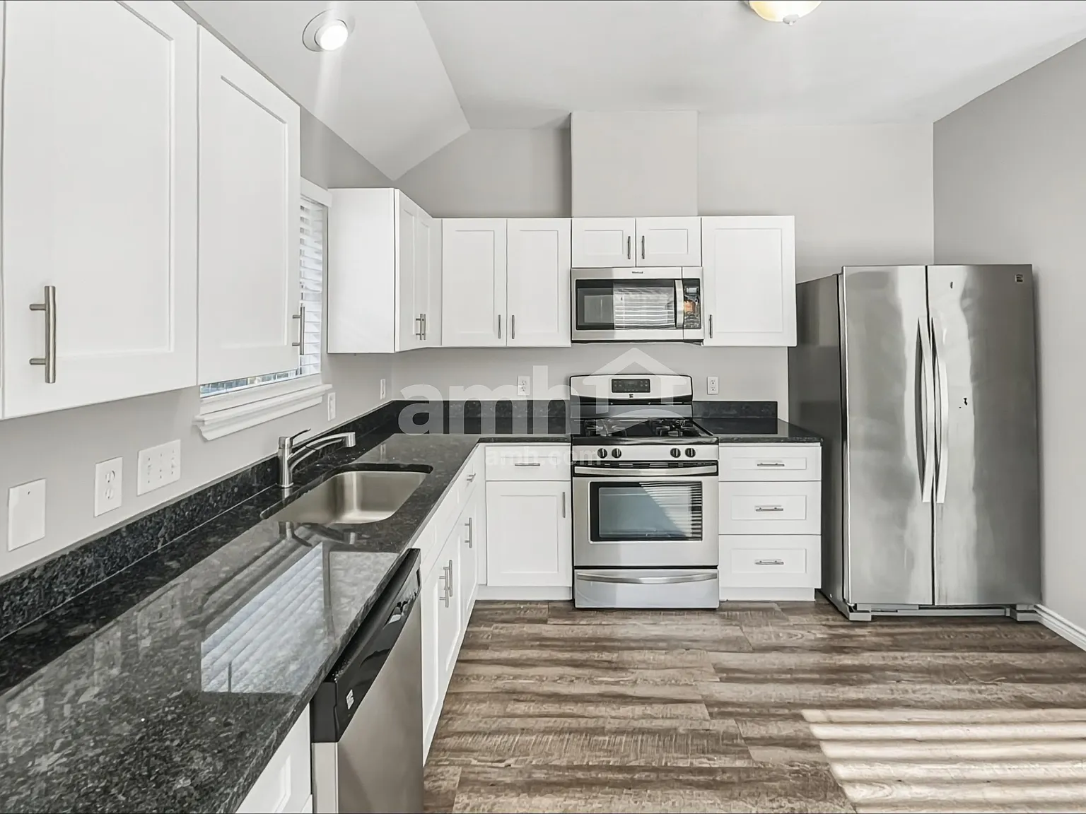 4 bed, 2.0 bath, 1433 sqft, $1,895 — Photo 3