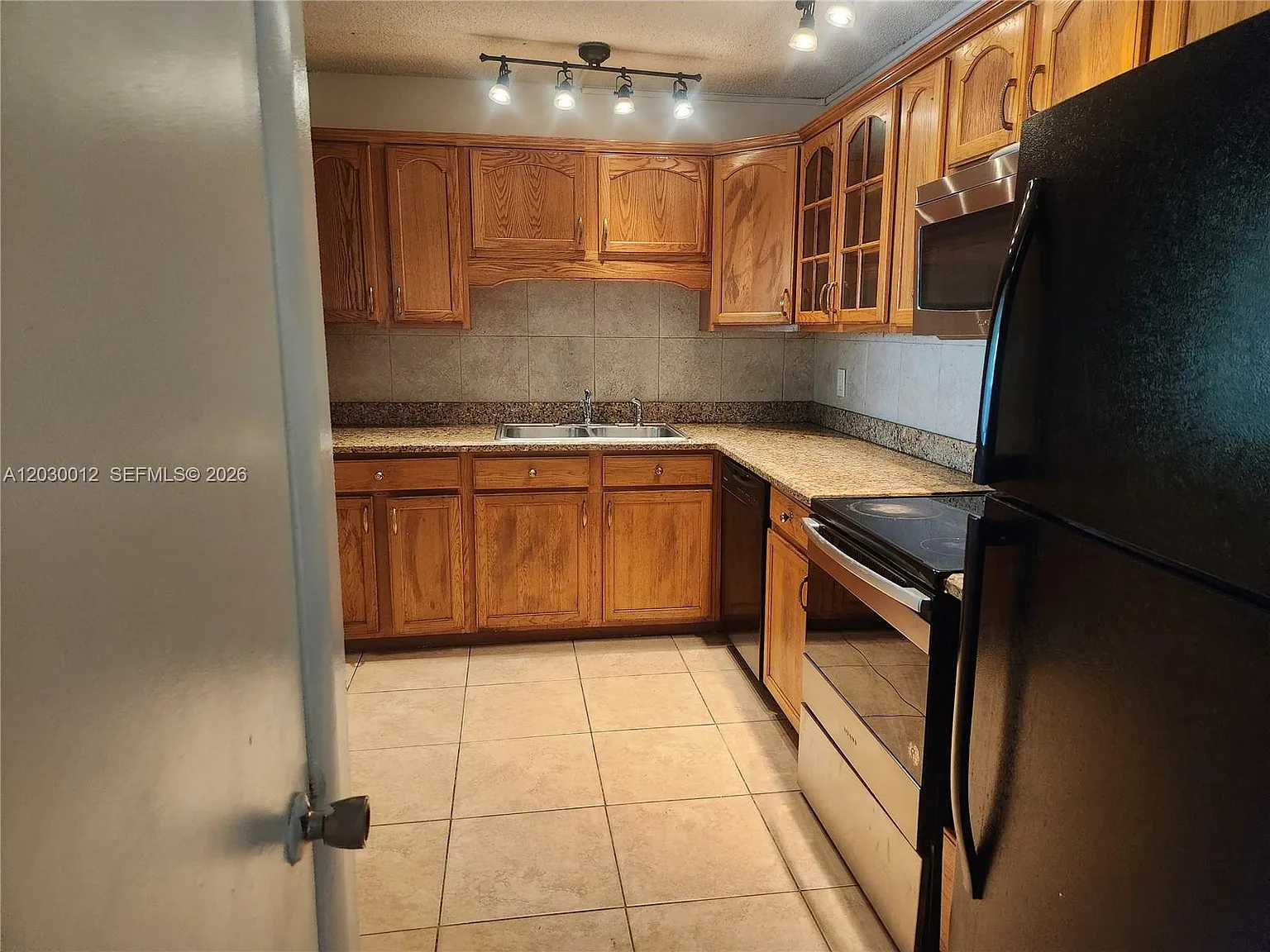 Naranja Lakes Condo No 5 — Photo 3