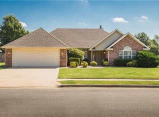 758 N Blazing Star Dr, Fayetteville, AR 72704