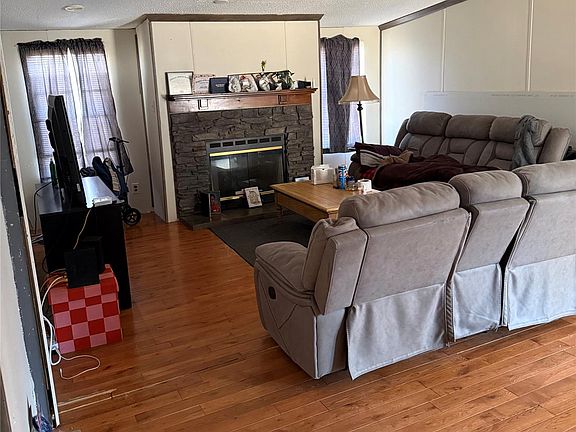 4th image of 232 Fern Hill Rd