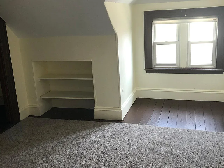 149 Strathmore Rd #10 — Photo 5