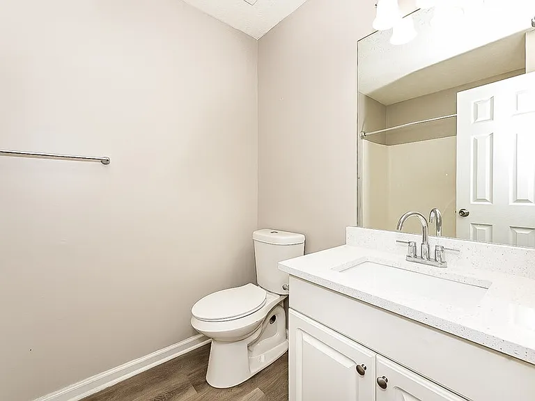 611 Longstreet Ln — Photo 18