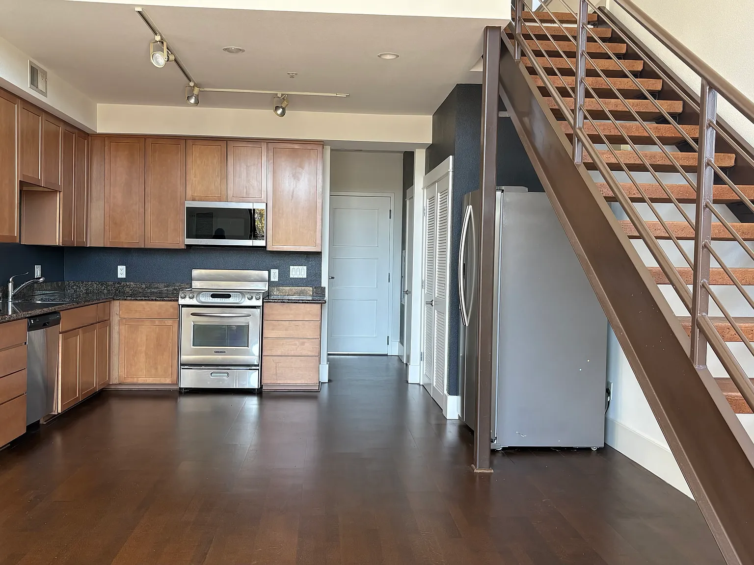 1 bed, 1000 sqft, $3,750 — Photo 2