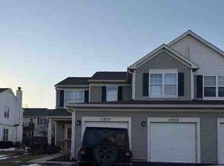 2933 Falling Waters Dr, Lindenhurst, IL