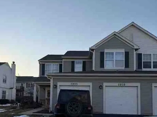 2933 Falling Waters Dr, Lindenhurst, IL 60046