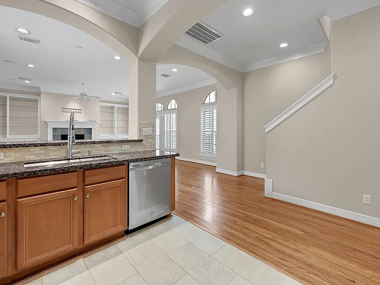 1204 Cohn St — Photo 10