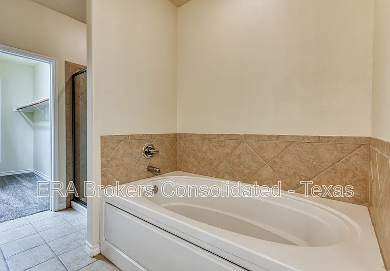 22209 Sausalito Ct — Photo 21