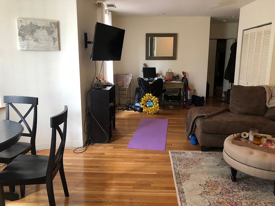 2nd image of 113 Gainsborough St #105
