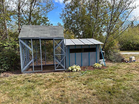 Optional chicken coop houses up to 5 chickens.