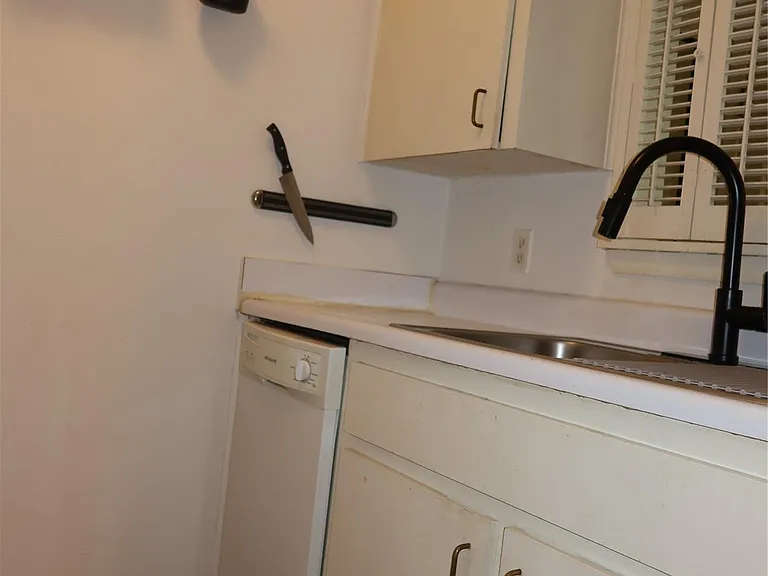 3400 Speedway St #104 — Photo 10